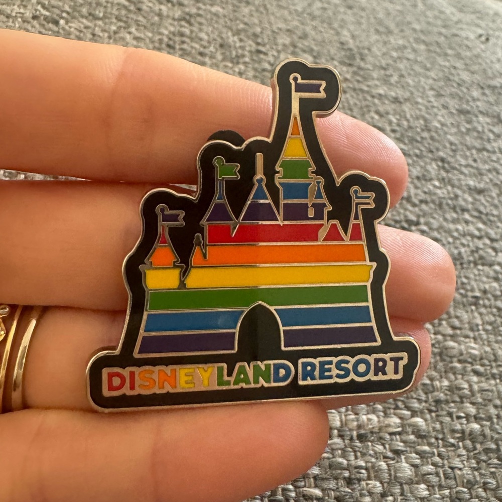 Disneyland Resort Trading Pin Castle Rainbow Stripe Like New Perfect Condition
